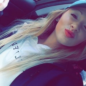 Meet your Posher, Kayla